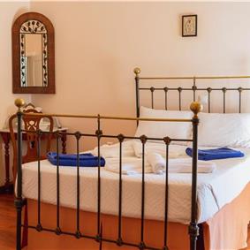 5 bedroom villa with pool, near Acharavi, sleeps 9